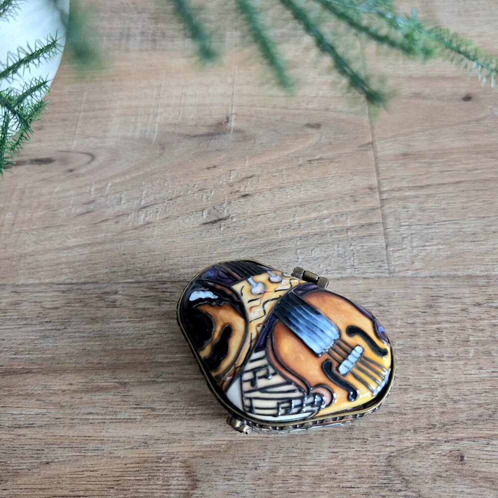 Benaya music theme ceramic trinket box. Collectible.